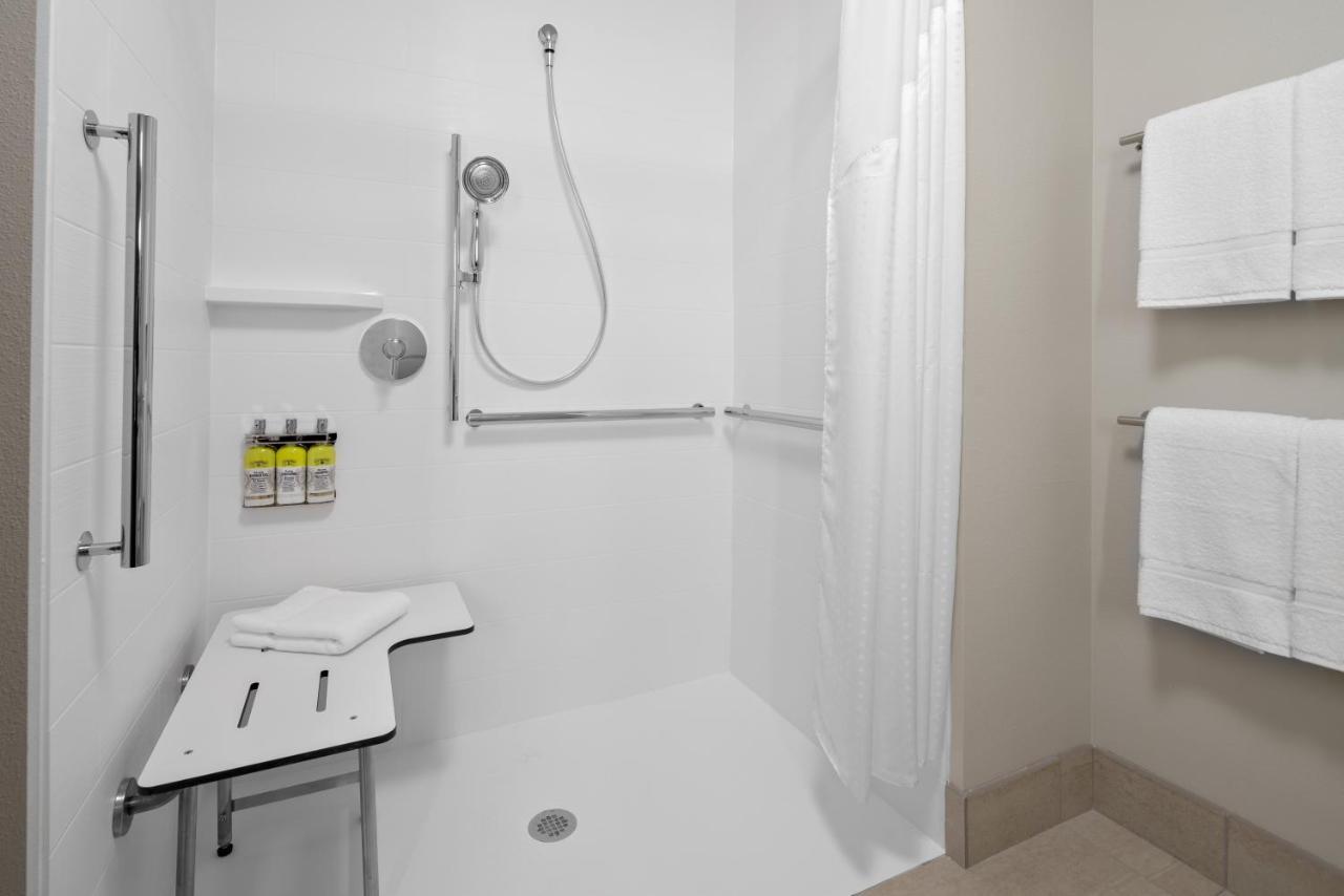 Holiday Inn Express & Suites - Elkhorn - Lake Geneva Area By Ihg Kültér fotó