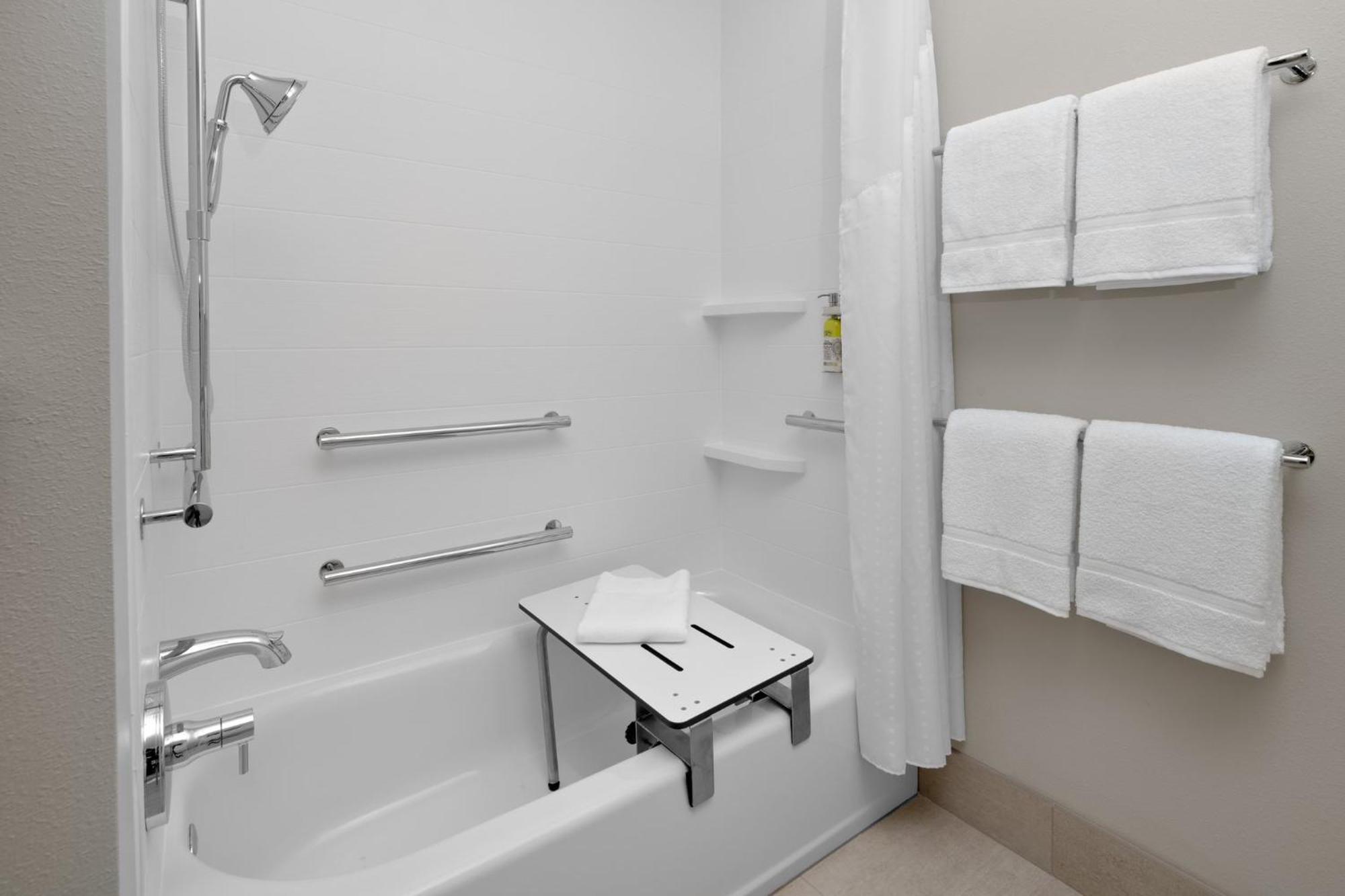 Holiday Inn Express & Suites - Elkhorn - Lake Geneva Area By Ihg Kültér fotó