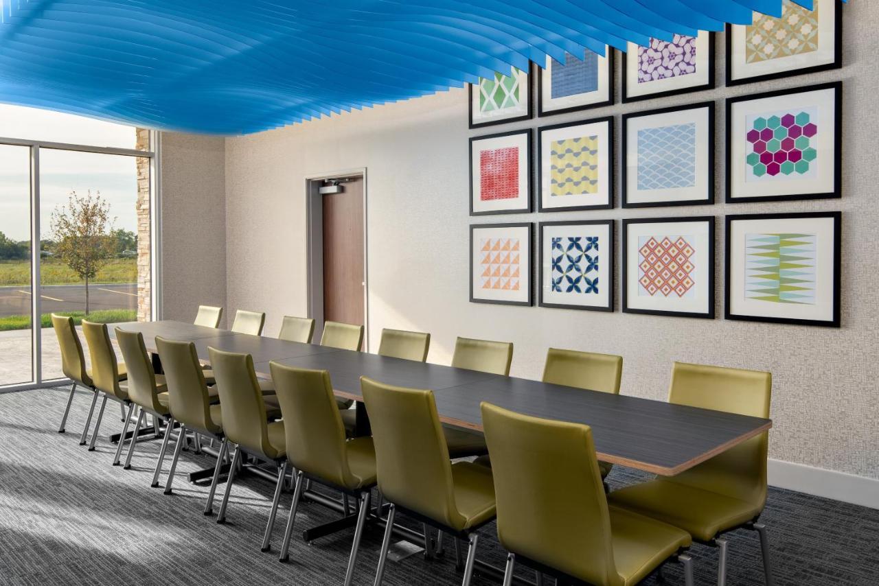 Holiday Inn Express & Suites - Elkhorn - Lake Geneva Area By Ihg Kültér fotó
