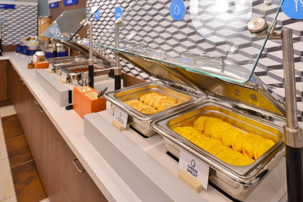 Holiday Inn Express & Suites - Elkhorn - Lake Geneva Area By Ihg Kültér fotó