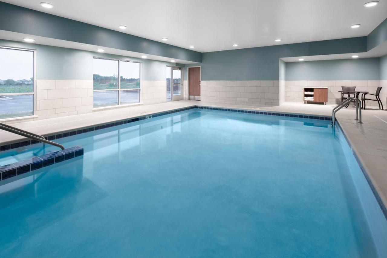 Holiday Inn Express & Suites - Elkhorn - Lake Geneva Area By Ihg Kültér fotó