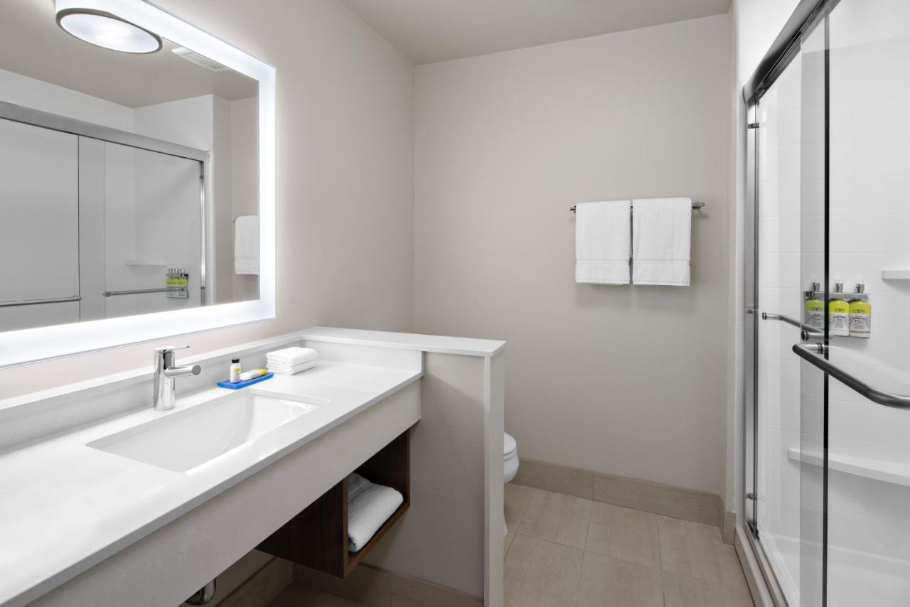Holiday Inn Express & Suites - Elkhorn - Lake Geneva Area By Ihg Kültér fotó