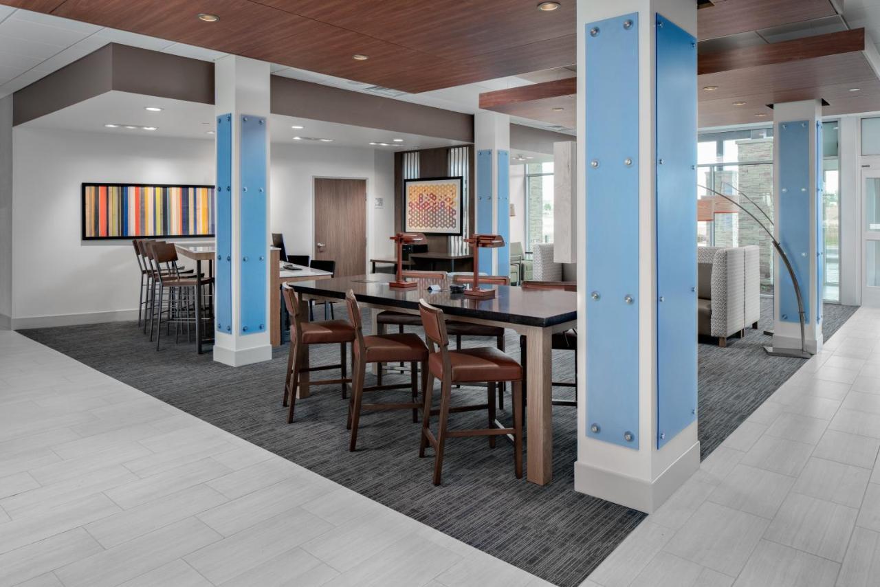 Holiday Inn Express & Suites - Elkhorn - Lake Geneva Area By Ihg Kültér fotó