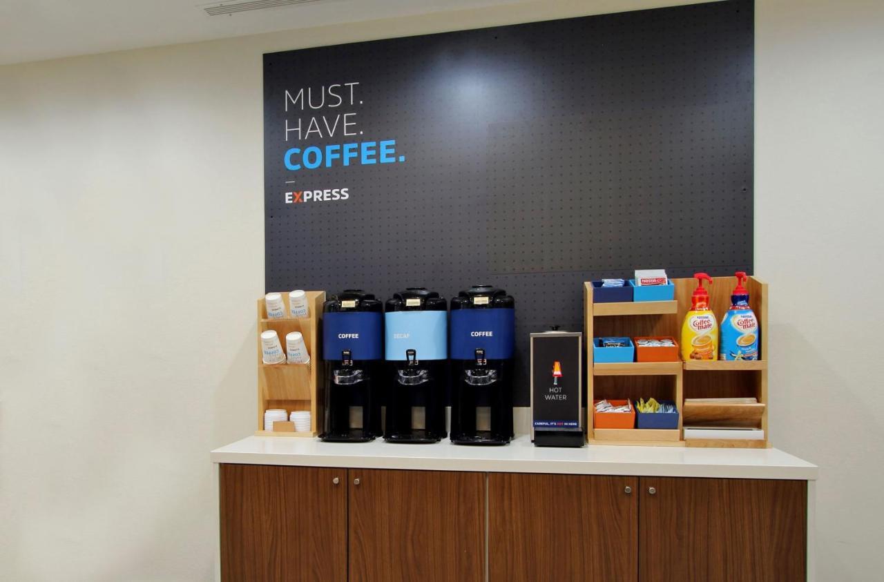 Holiday Inn Express & Suites - Elkhorn - Lake Geneva Area By Ihg Kültér fotó